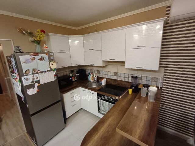 Eladó panellakás, Nyíregyházán 49.9 M Ft, 3 szobás