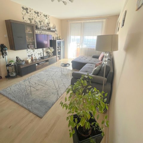 Eladó panellakás, Nyíregyházán 49.49 M Ft, 3 szobás