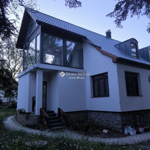 Eladó családi ház, Leányfaluban 142 M Ft, 3+1 szobás