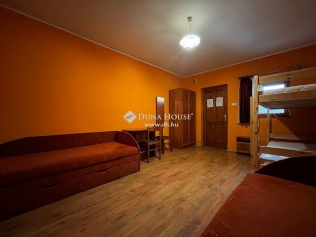 Eladó üzlethelyiség, Szentlászlón 75 M Ft