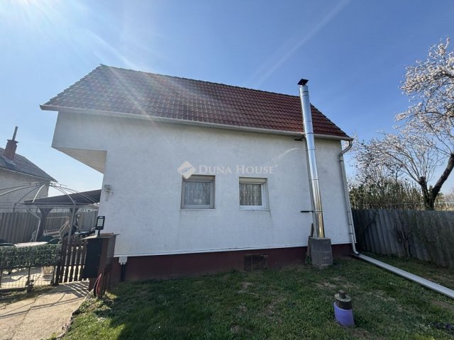 Eladó nyaraló, Kecskéden 32.5 M Ft, 3 szobás