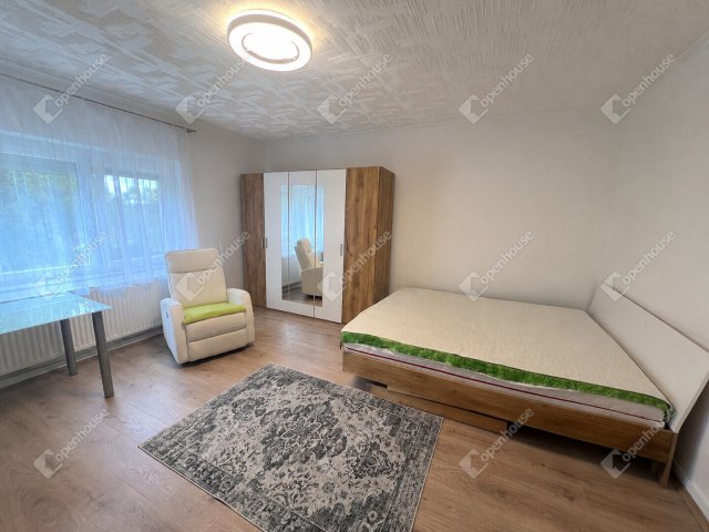 Eladó családi ház, Újkéren 44.9 M Ft, 2 szobás