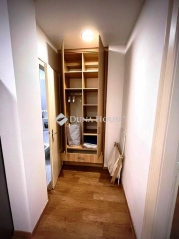 Eladó téglalakás, Budapesten, V. kerületben 119.9 M Ft, 1 szobás