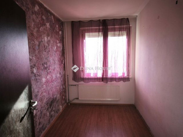 Eladó panellakás, Szombathelyen 41.99 M Ft, 3 szobás