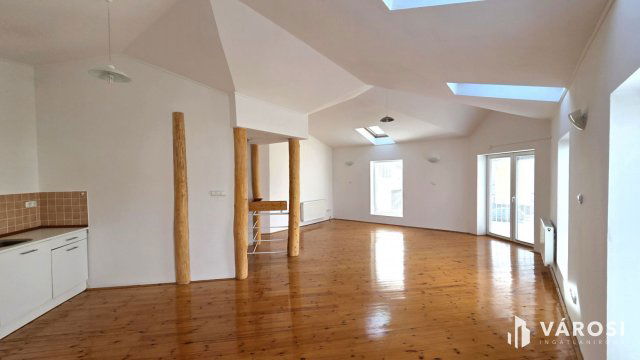 Kiadó ipari ingatlan, Debrecenben 1500 E Ft / hó