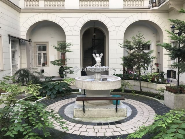 Kiadó téglalakás, albérlet, Budapesten, VI. kerületben