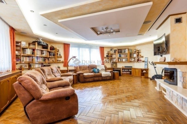 Eladó családi ház, Kistarcsán 329 M Ft, 5 szobás