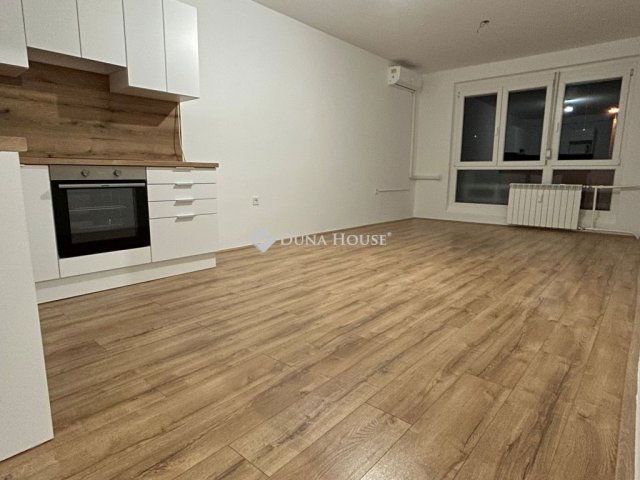 Eladó panellakás, Pécsett 55.9 M Ft, 3 szobás