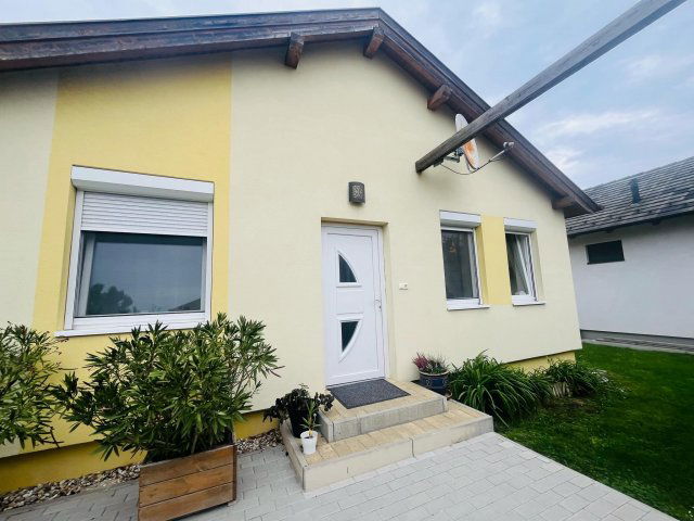 Eladó családi ház, Győrzámolyon 86.9 M Ft, 4 szobás