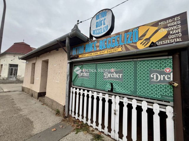 Eladó üzlethelyiség, Esztergomban, Simor János utcában 58.5 M Ft