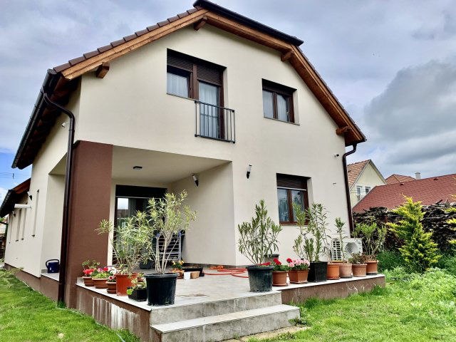 Eladó családi ház, Fóton 149.9 M Ft, 4+1 szobás