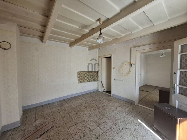 Eladó családi ház, Tápiószentmártonon 18 M Ft, 2 szobás