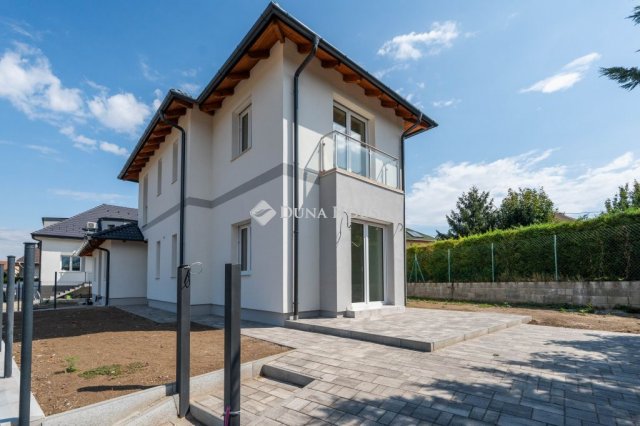 Eladó téglalakás, Tatabányán, Szőlődomb utcában 113.5 M Ft