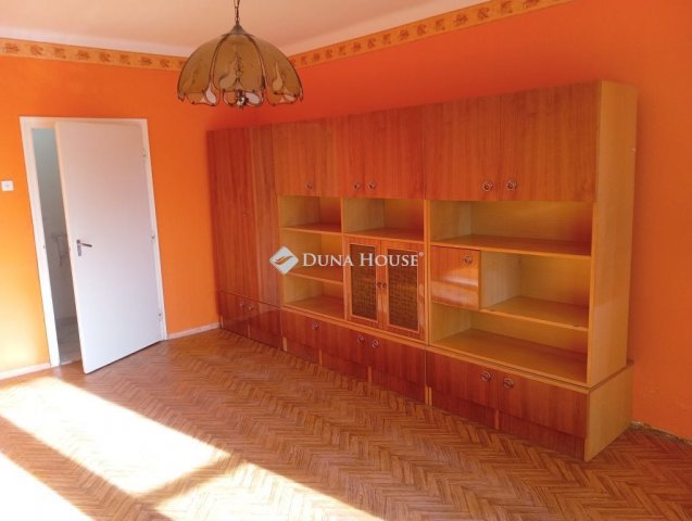 Eladó panellakás, Nyergesújfaluban, Duna utcában 34 M Ft