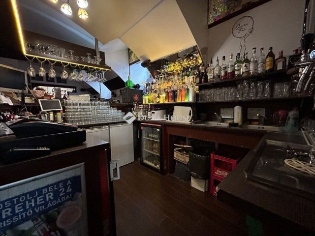 Eladó üzlethelyiség, Budapesten, VI. kerületben 150 M Ft