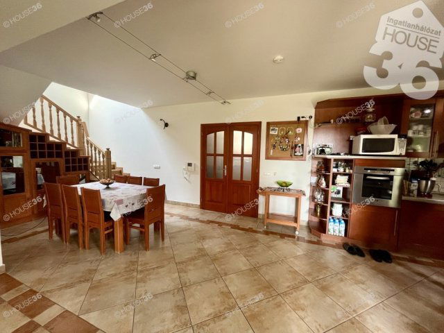 Eladó családi ház, Kiskunfélegyházán 170 M Ft, 5 szobás