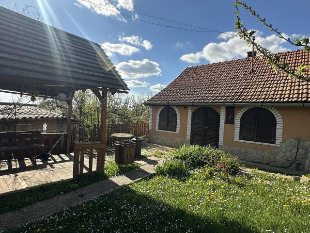 Eladó nyaraló, Komlón 8.5 M Ft, 1 szobás / költözzbe.hu