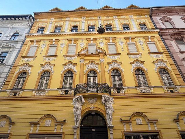 Eladó téglalakás, Budapesten, VI. kerületben, Aradi utcában