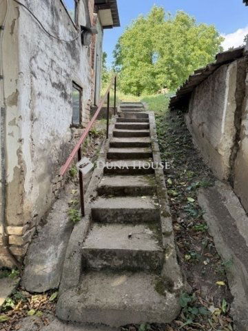 Eladó családi ház, Mendén 50 M Ft, 3 szobás