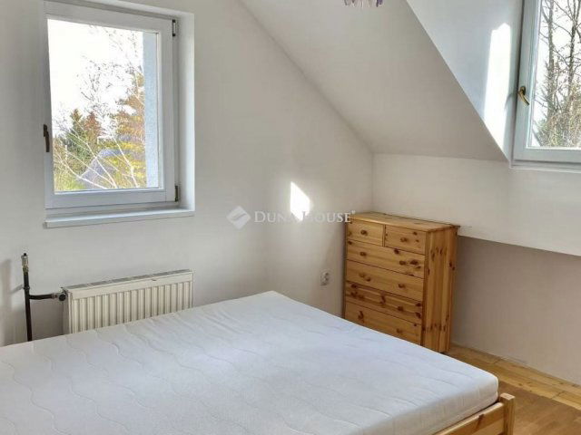 Eladó családi ház, Budapesten, III. kerületben 360 M Ft