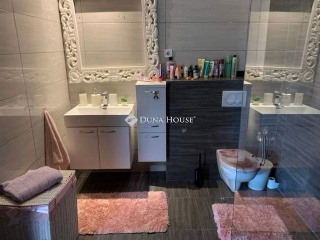 Eladó családi ház, Kerepesen 179 M Ft, 4 szobás