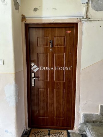 Eladó téglalakás, Komlón 16.9 M Ft, 1 szobás