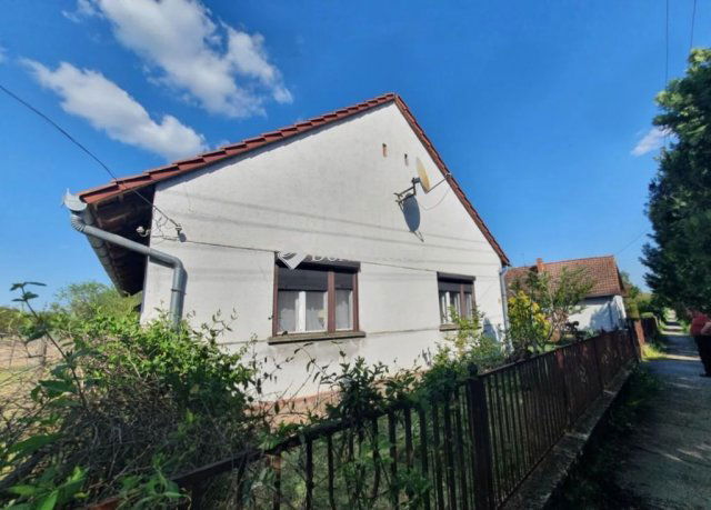 Eladó családi ház, Ladon 40 M Ft, 4 szobás