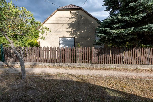 Eladó családi ház, Csákváron 35 M Ft, 3 szobás