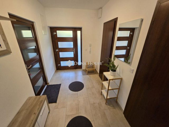 Kiadó téglalakás, albérlet, Alsóörsön, Lovasi úton, 2 szobás