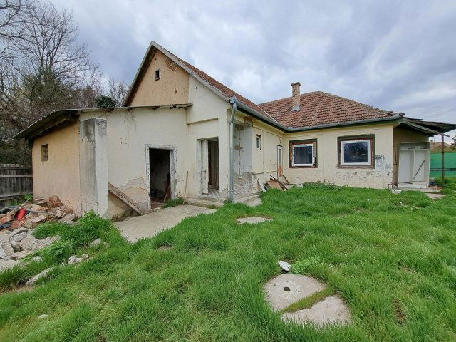 Eladó családi ház, Pilisen, Gárdonyi Géza utcában 22.9 M Ft
