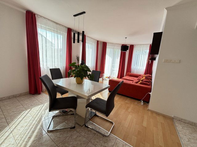Eladó téglalakás, Szegeden 84.5 M Ft, 4 szobás