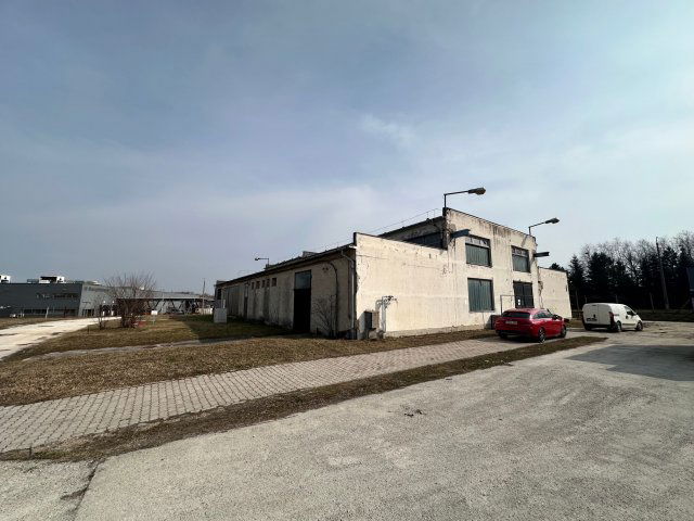 Kiadó ipari ingatlan, Oroszlányban 800 E Ft / hó