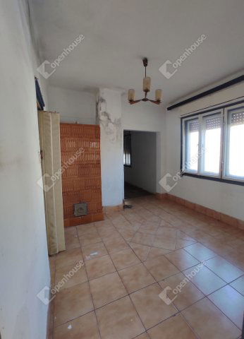 Eladó családi ház, Kisbéren 15.9 M Ft, 2 szobás