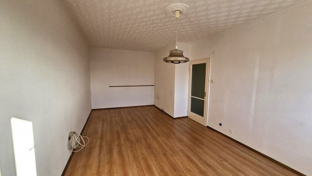 Eladó panellakás, Szolnokon 25.5 M Ft, 1 szobás