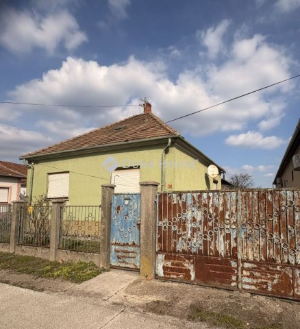 Eladó családi ház, Szárföldön 34.9 M Ft, 2 szobás