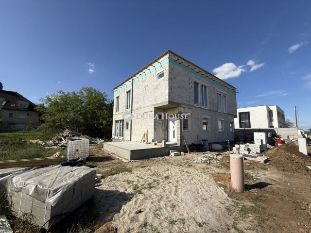 Eladó ikerház, Budapesten, XVIII. kerületben 140 M Ft, 5 szobás