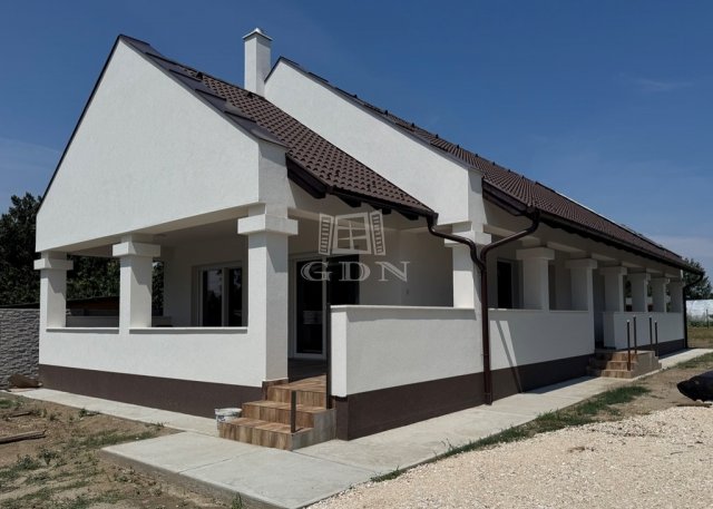 Kiadó családi ház, albérlet, Tökölön 450 E Ft / hó