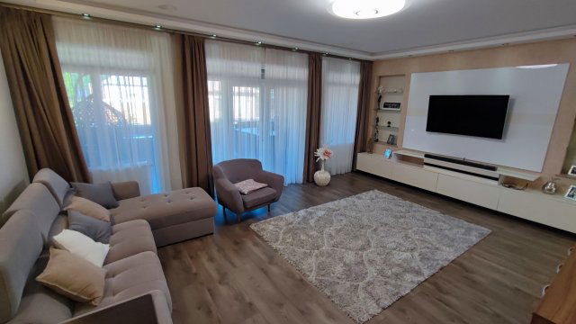 Eladó családi ház, Nyíregyházán 260 M Ft, 5 szobás