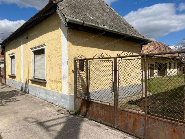 Eladó családi ház, Kecskéden 29.9 M Ft, 2 szobás