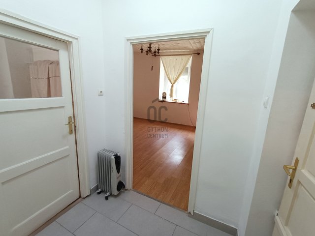 Eladó téglalakás, Pápán 12 M Ft, 1 szobás