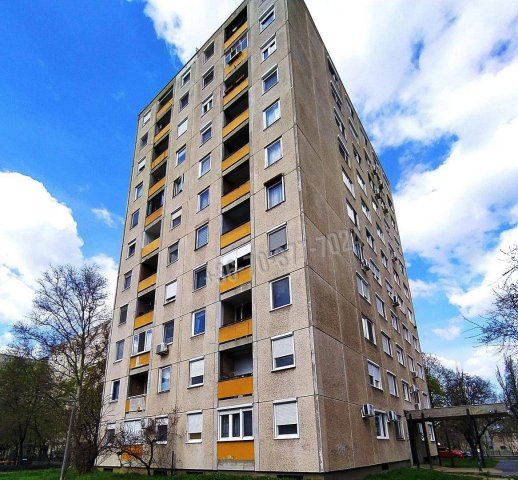 Eladó panellakás, Debrecenben 48.9 M Ft, 3 szobás