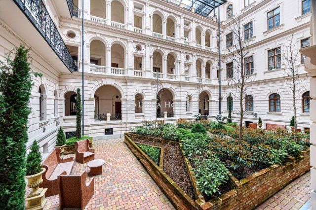 Eladó téglalakás, Budapesten, VI. kerületben 395 M Ft, 2 szobás