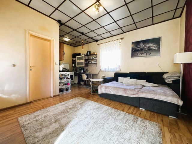 Eladó családi ház, Bólyban 47.8 M Ft, 6 szobás