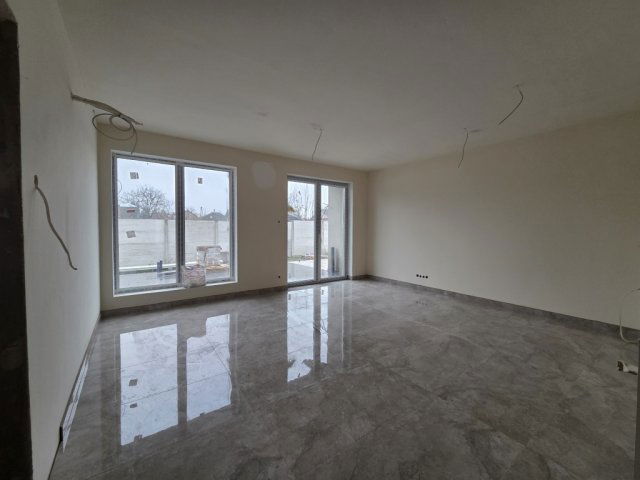 Eladó téglalakás, Kiskunlacházán 67.5 M Ft, 4 szobás