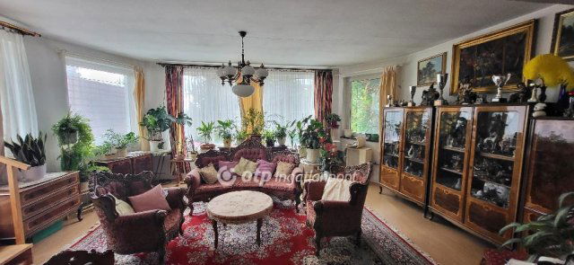Eladó családi ház, Budakeszin 179.7 M Ft, 9 szobás