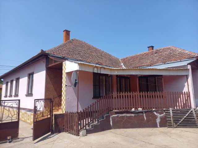 Eladó családi ház, Borotán 12.9 M Ft, 5 szobás