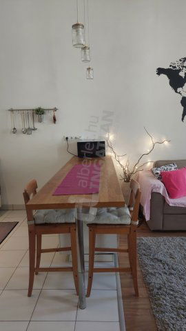 Kiadó téglalakás, albérlet, VI. kerületben, Csengery utcában