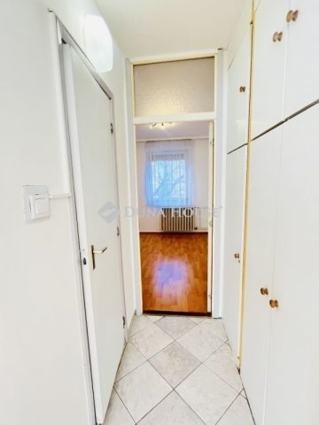 Eladó panellakás, Veszprémben 69.9 M Ft, 2+2 szobás