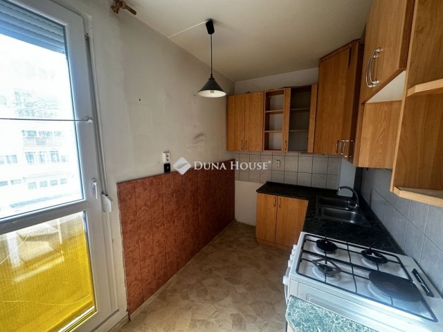 Eladó panellakás, Pécsett, Erika utcában 42.9 M Ft, 2 szobás