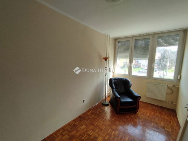 Kiadó téglalakás, albérlet, Tatabányán, Mártírok úton